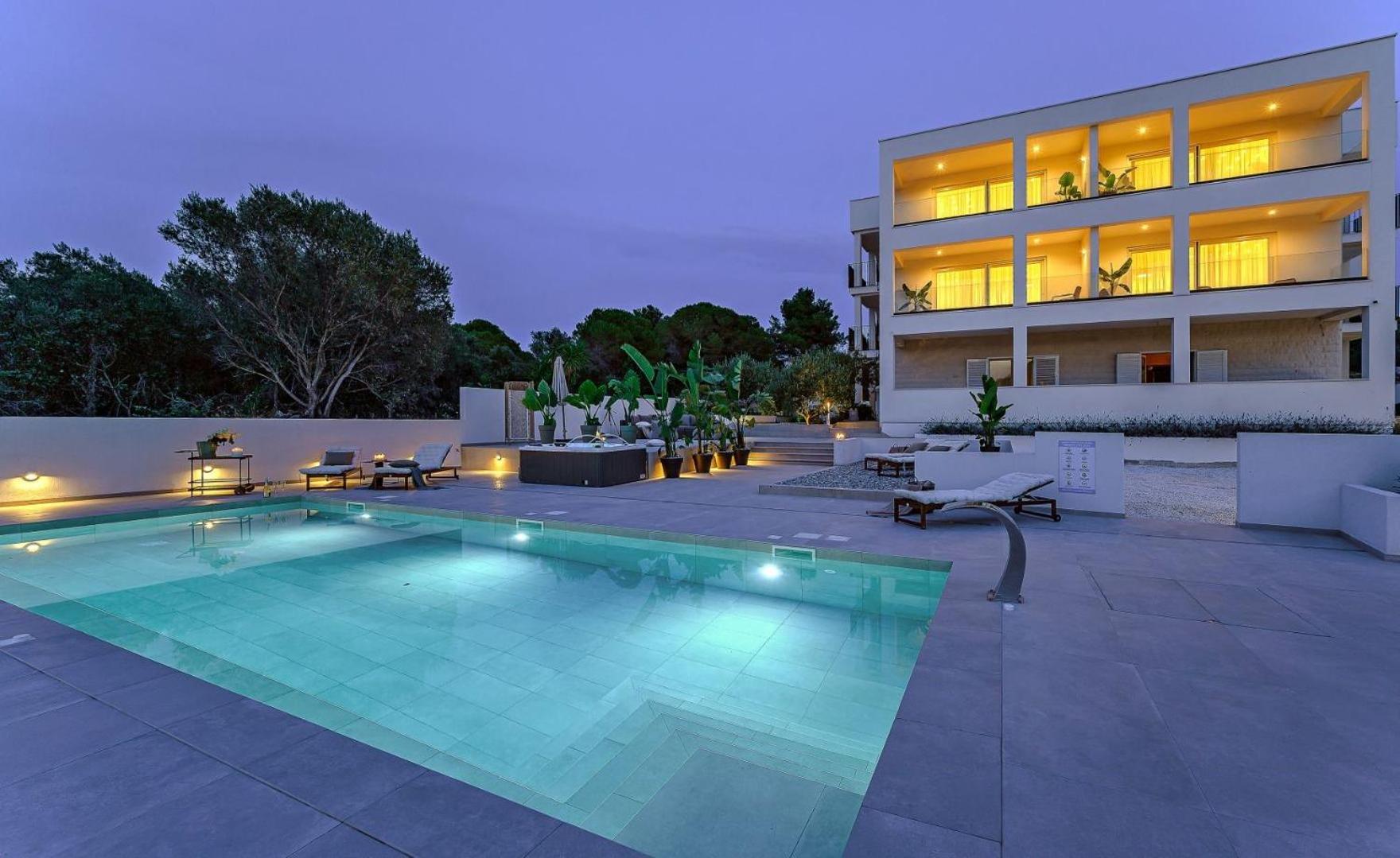 אוקרוג גורניי Luxury Villa Del Sogno With Pool, Jacuzzi, Parking מראה חיצוני תמונה