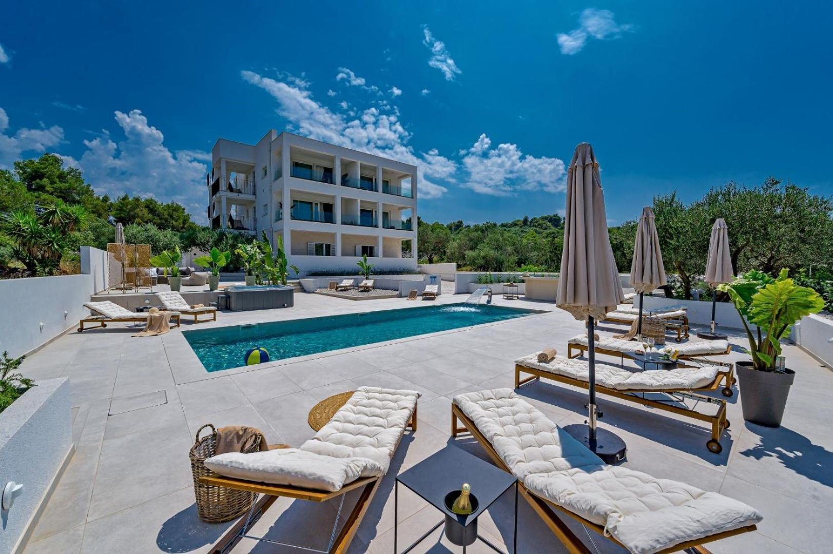 אוקרוג גורניי Luxury Villa Del Sogno With Pool, Jacuzzi, Parking מראה חיצוני תמונה