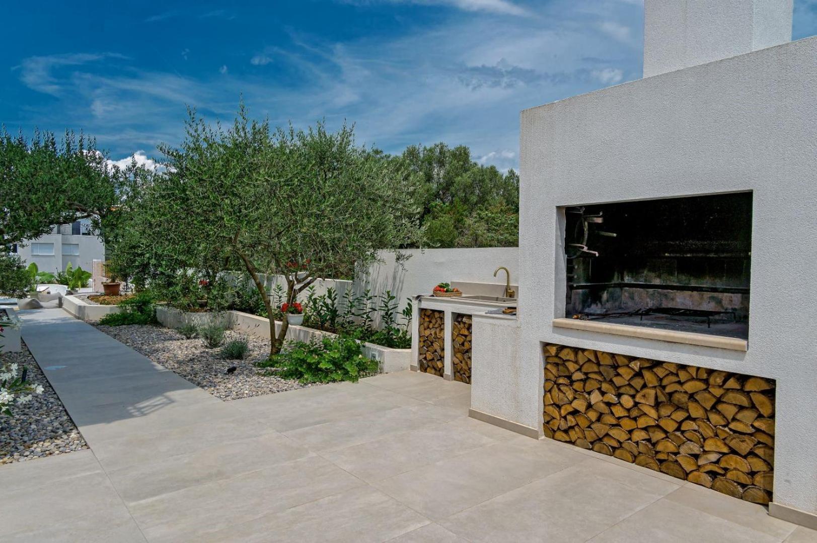 אוקרוג גורניי Luxury Villa Del Sogno With Pool, Jacuzzi, Parking מראה חיצוני תמונה