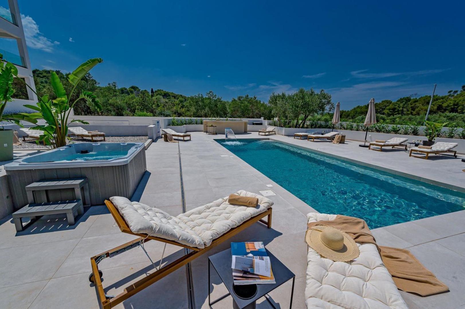 אוקרוג גורניי Luxury Villa Del Sogno With Pool, Jacuzzi, Parking מראה חיצוני תמונה