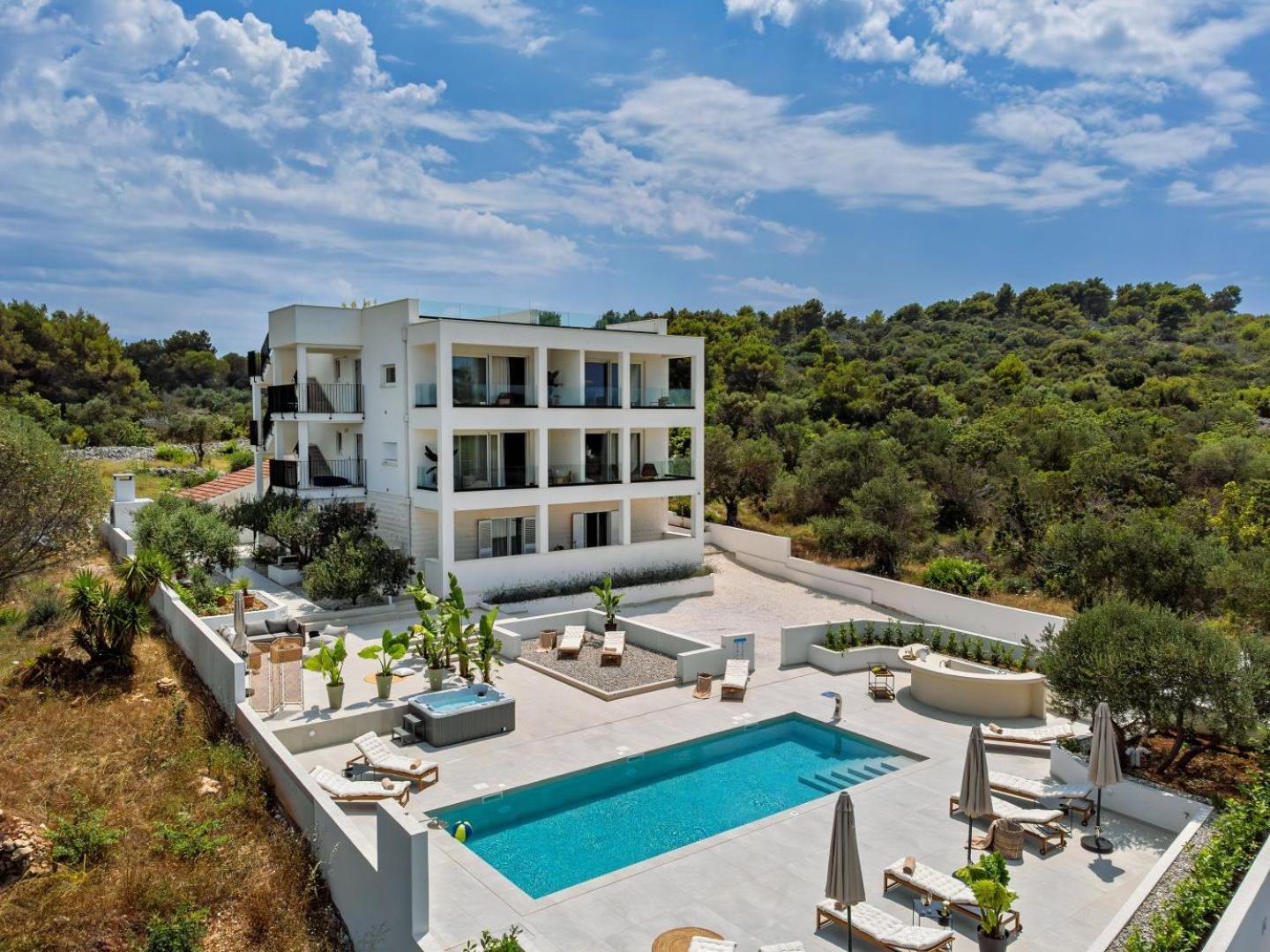 אוקרוג גורניי Luxury Villa Del Sogno With Pool, Jacuzzi, Parking מראה חיצוני תמונה